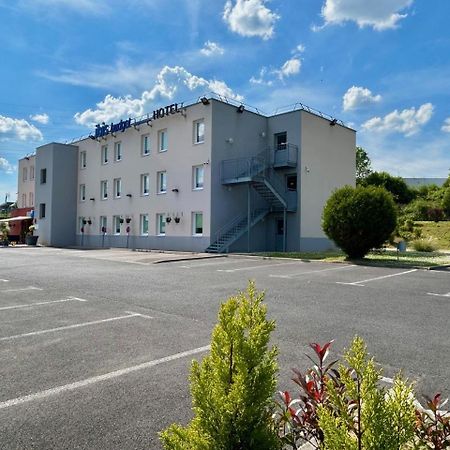 Ibis Budget Noyon Bagian luar foto