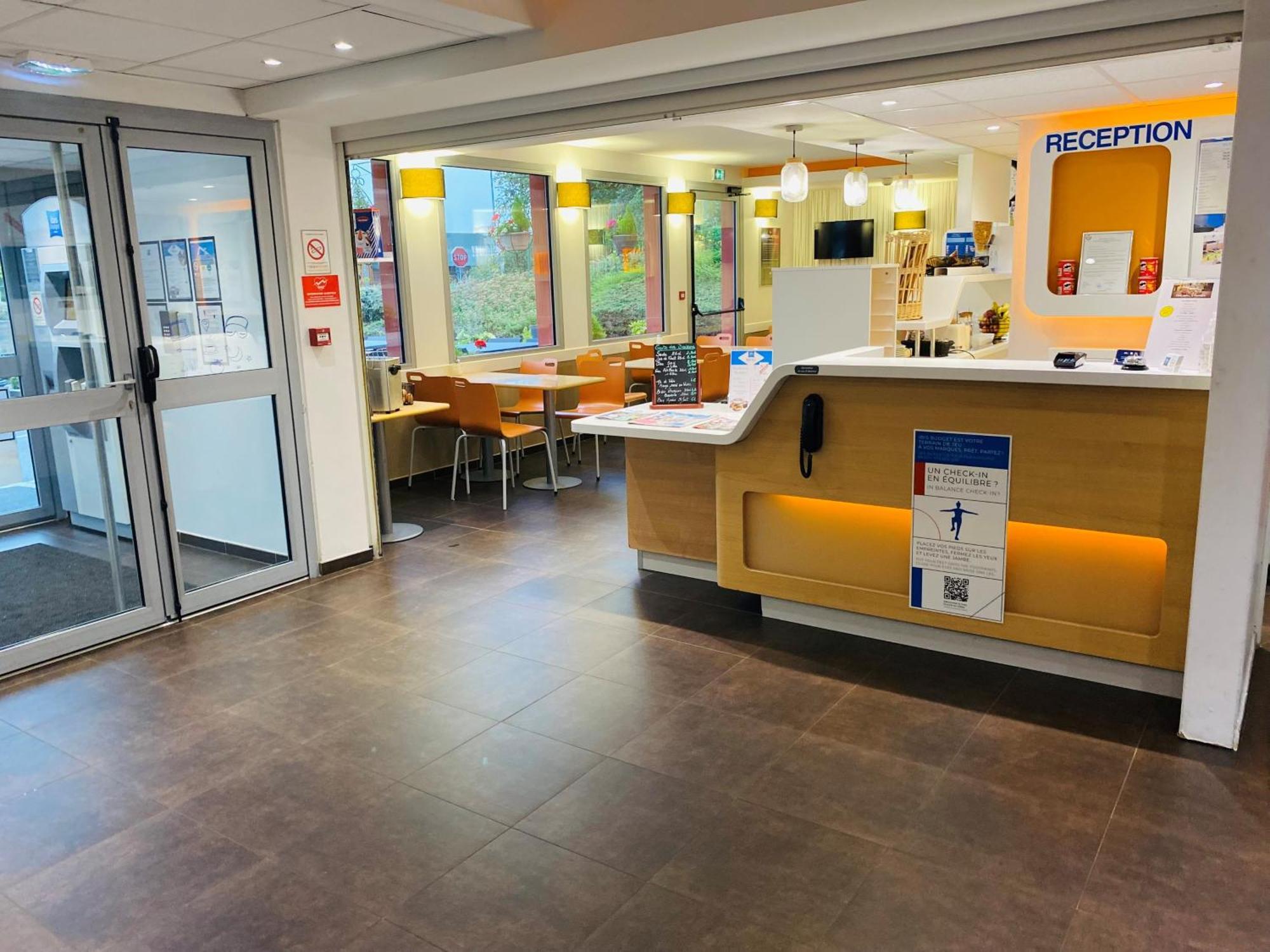 Ibis Budget Noyon Bagian luar foto