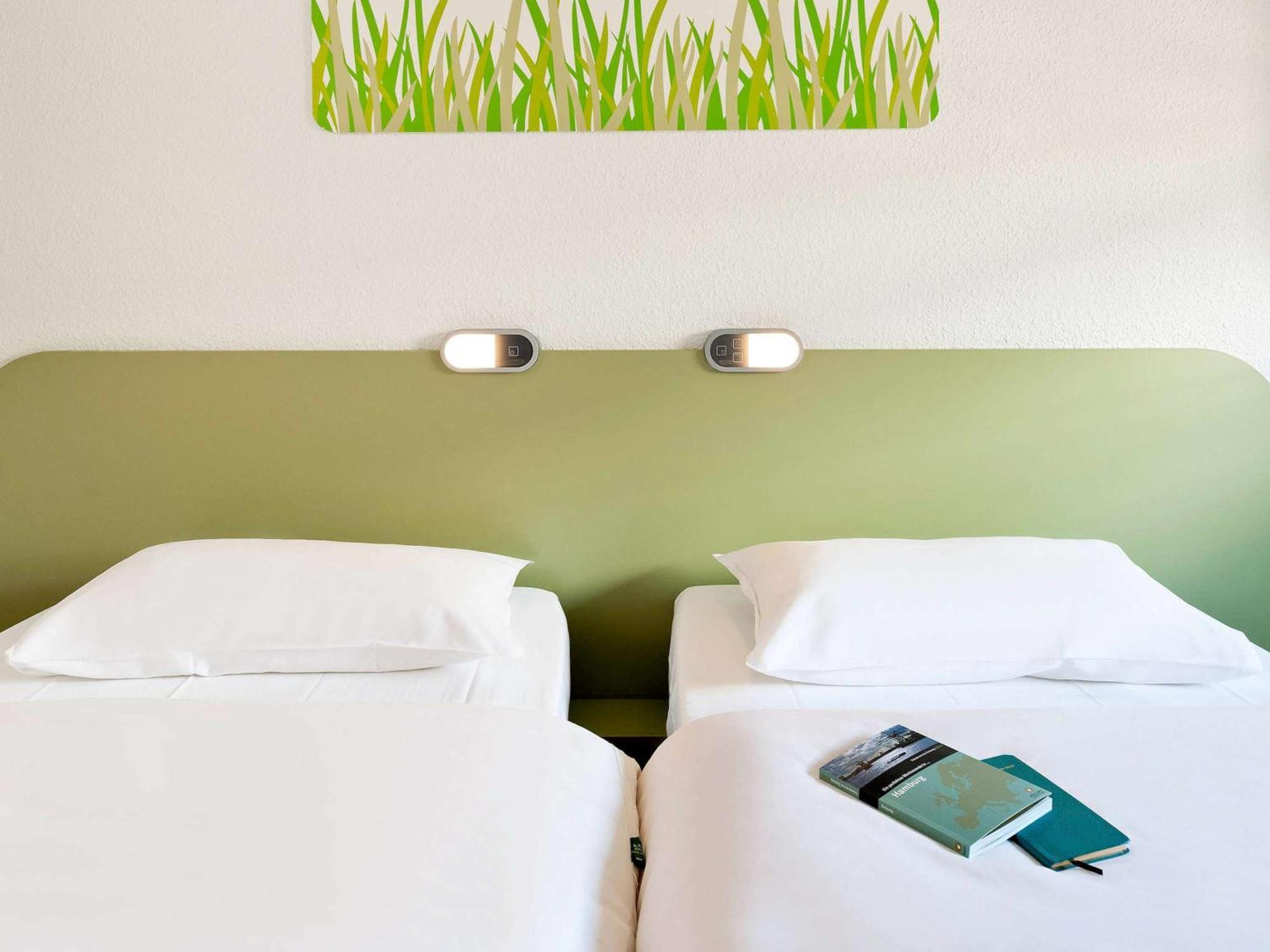 Ibis Budget Noyon Bagian luar foto