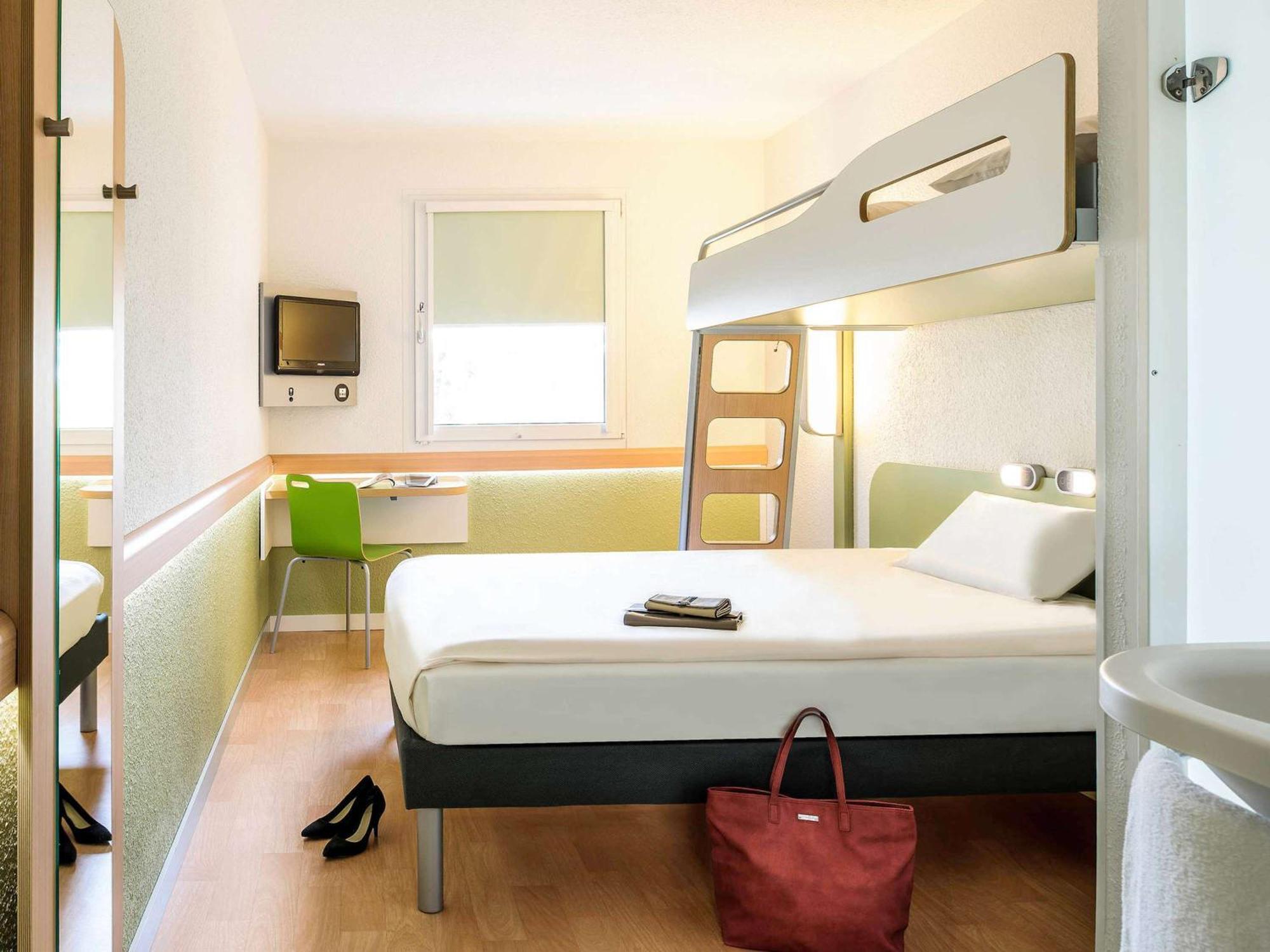 Ibis Budget Noyon Bagian luar foto