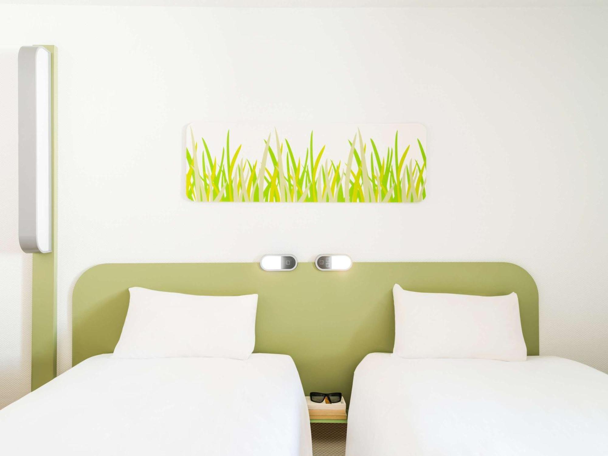 Ibis Budget Noyon Bagian luar foto