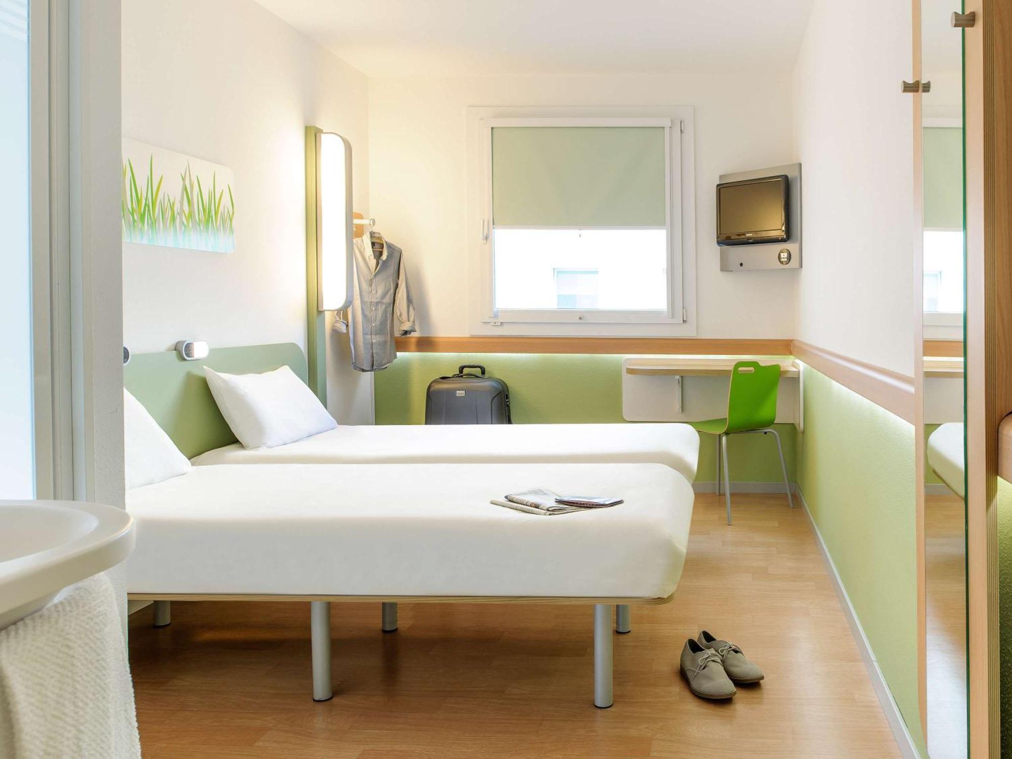 Ibis Budget Noyon Bagian luar foto