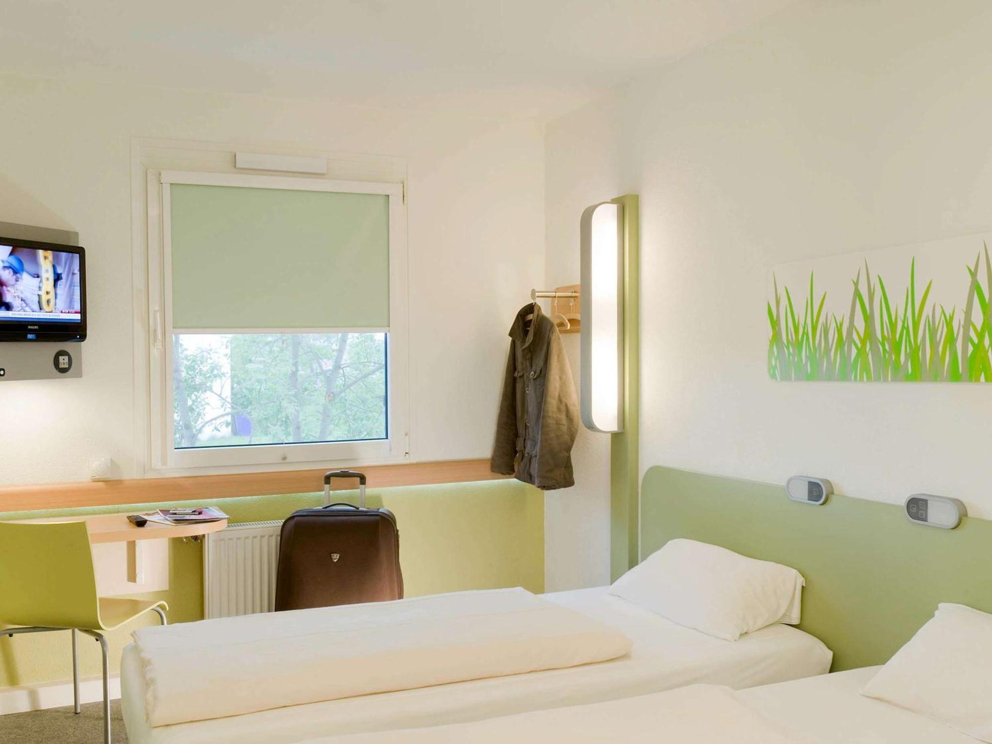 Ibis Budget Noyon Bagian luar foto
